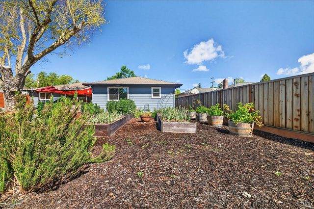 4720 Granada Dr, Santa Rosa, CA 95409