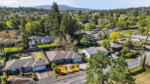 4720 Granada Dr, Santa Rosa, CA 95409