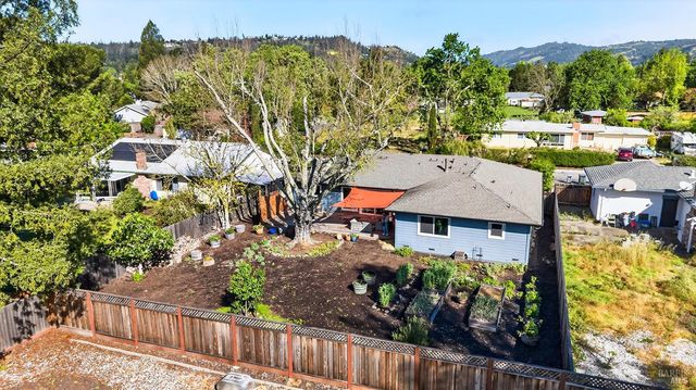 4720 Granada Dr, Santa Rosa, CA 95409