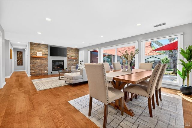 4720 Granada Dr, Santa Rosa, CA 95409