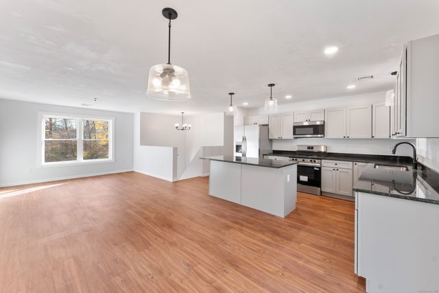 10 School Street Extension, Plainfield, CT 06374