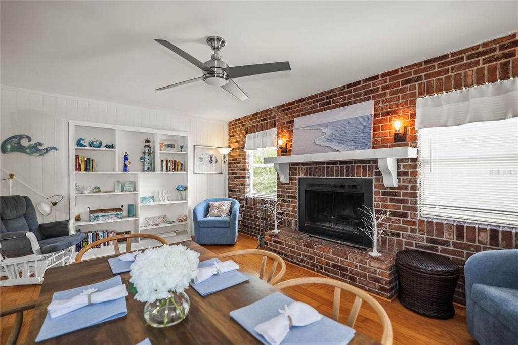 Image 15 of property listing at 985 GULF VIEW BOULEVARD, Dunedin, FL 34698