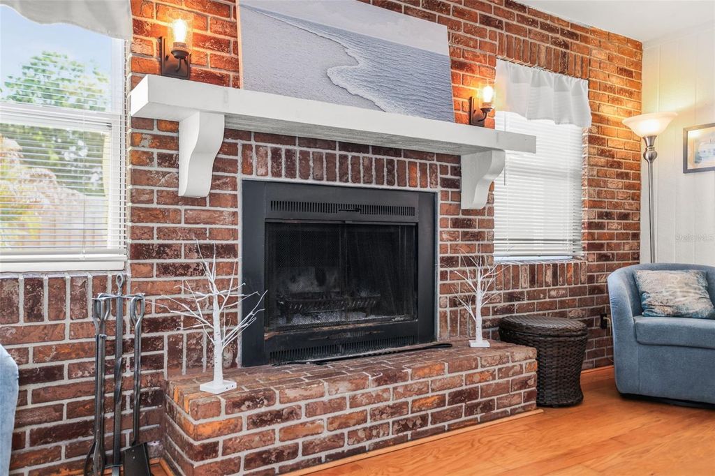 Image 17 of property listing at 985 GULF VIEW BOULEVARD, Dunedin, FL 34698