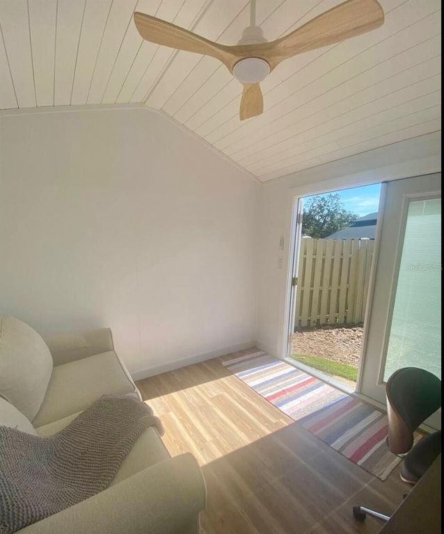 Image 20 of property listing at 985 GULF VIEW BOULEVARD, Dunedin, FL 34698