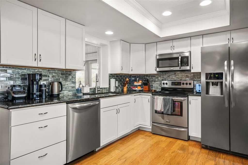 Image 3 of property listing at 985 GULF VIEW BOULEVARD, Dunedin, FL 34698