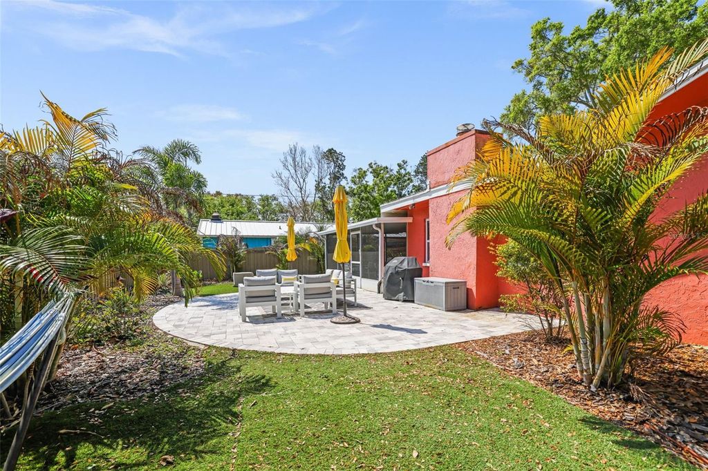 Image 22 of property listing at 985 GULF VIEW BOULEVARD, Dunedin, FL 34698