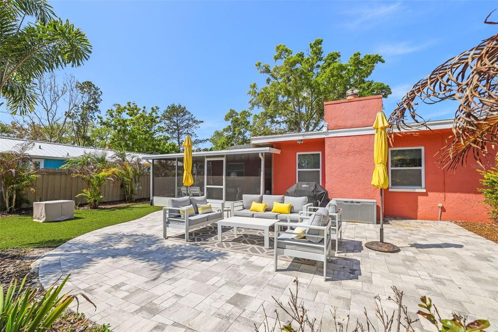 Image 25 of property listing at 985 GULF VIEW BOULEVARD, Dunedin, FL 34698