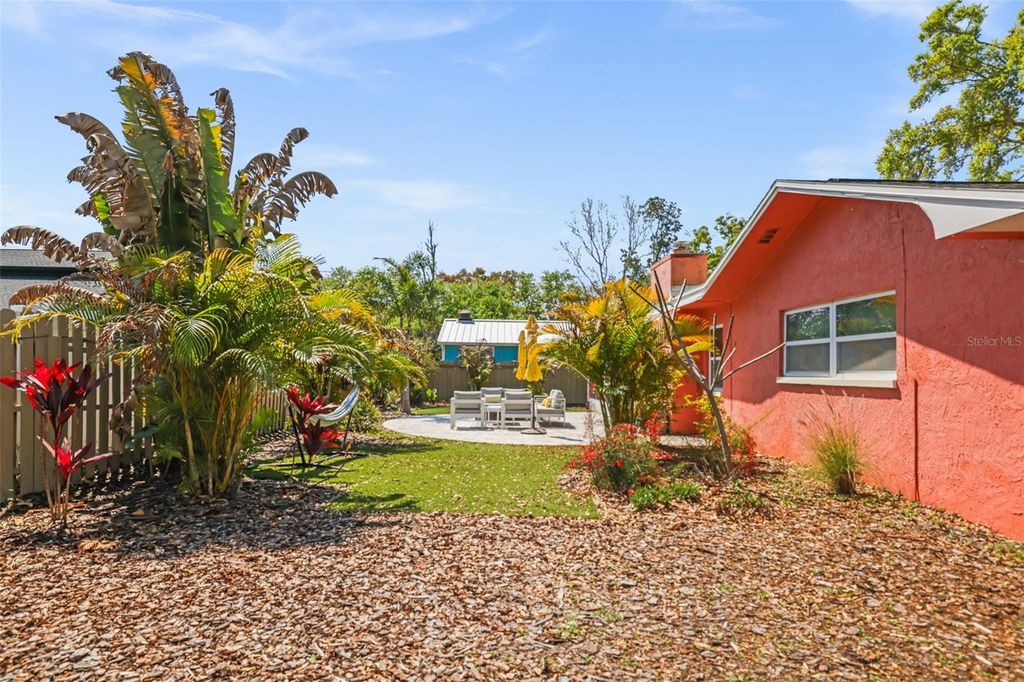 Image 27 of property listing at 985 GULF VIEW BOULEVARD, Dunedin, FL 34698