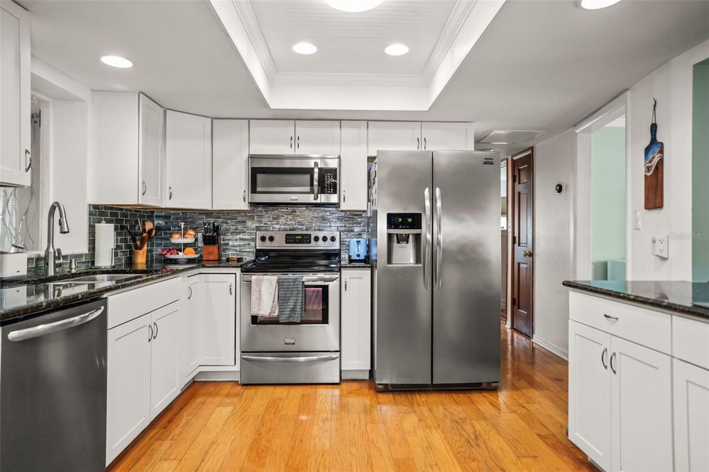 Image 4 of property listing at 985 GULF VIEW BOULEVARD, Dunedin, FL 34698