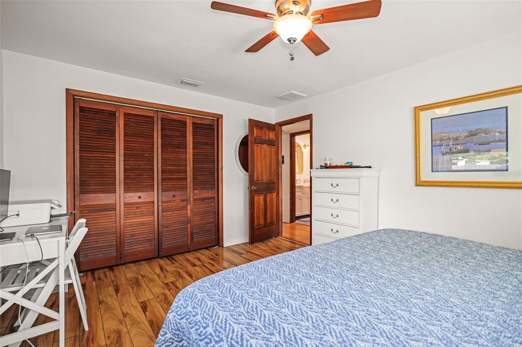 Image 32 of property listing at 985 GULF VIEW BOULEVARD, Dunedin, FL 34698