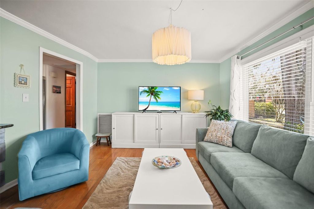 Image 9 of property listing at 985 GULF VIEW BOULEVARD, Dunedin, FL 34698