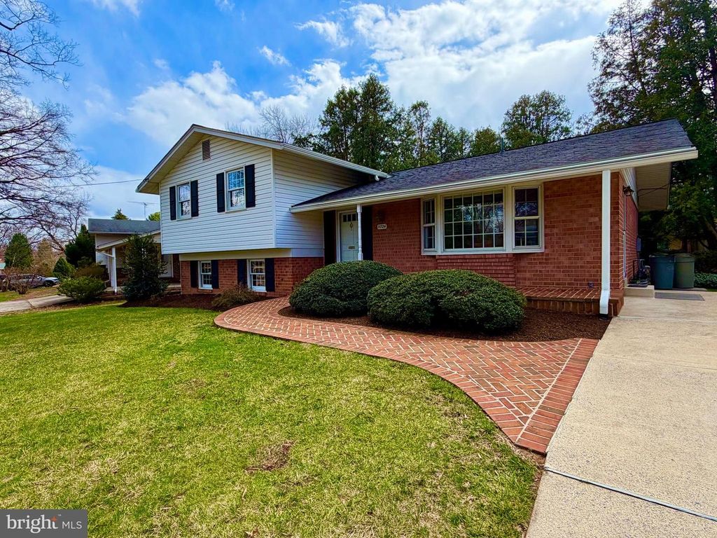 11724 ENID DR, Potomac, MD 20854