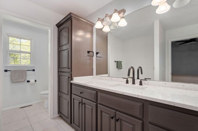 3225 S Creekside Drive S, Springfield, MO 65807