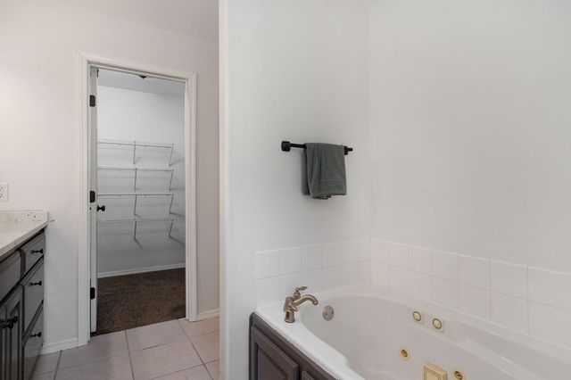 3225 S Creekside Drive S, Springfield, MO 65807