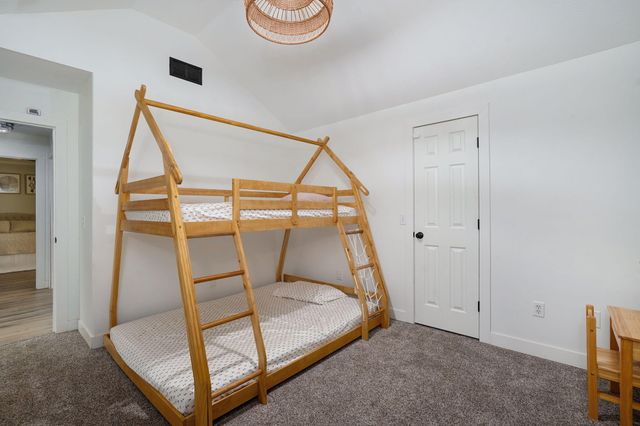 3225 S Creekside Drive S, Springfield, MO 65807