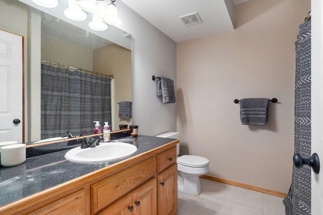 3225 S Creekside Drive S, Springfield, MO 65807
