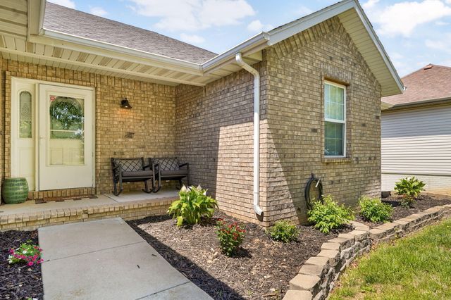 3225 S Creekside Drive S, Springfield, MO 65807