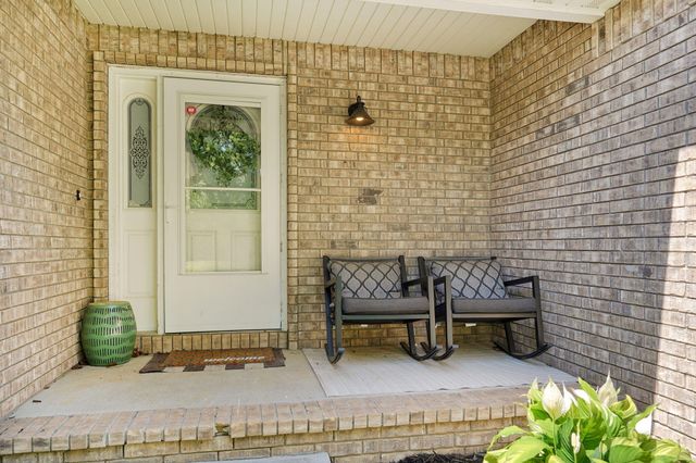 3225 S Creekside Drive S, Springfield, MO 65807