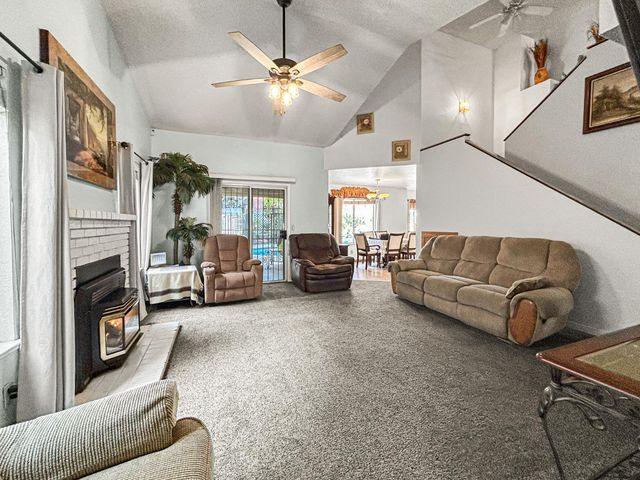 3243 N Dewey Avenue, Fresno, CA 93722