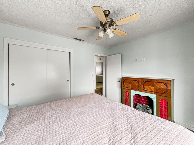 3243 N Dewey Avenue, Fresno, CA 93722