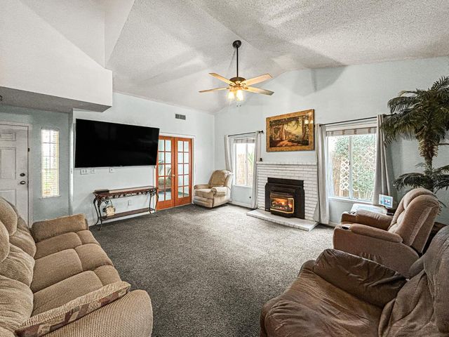 3243 N Dewey Avenue, Fresno, CA 93722