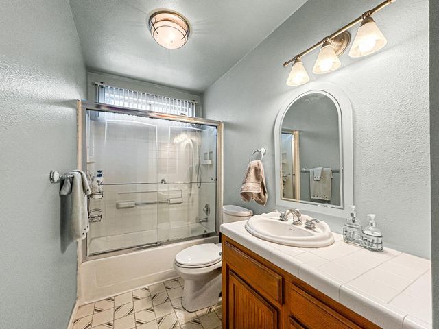 3243 N Dewey Avenue, Fresno, CA 93722