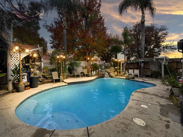 3243 N Dewey Avenue, Fresno, CA 93722