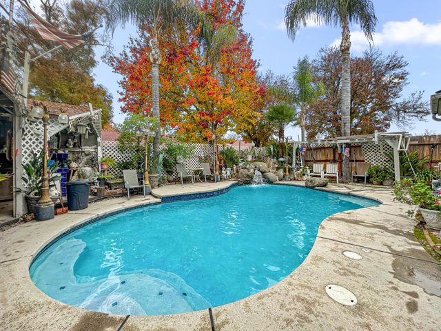 3243 N Dewey Avenue, Fresno, CA 93722