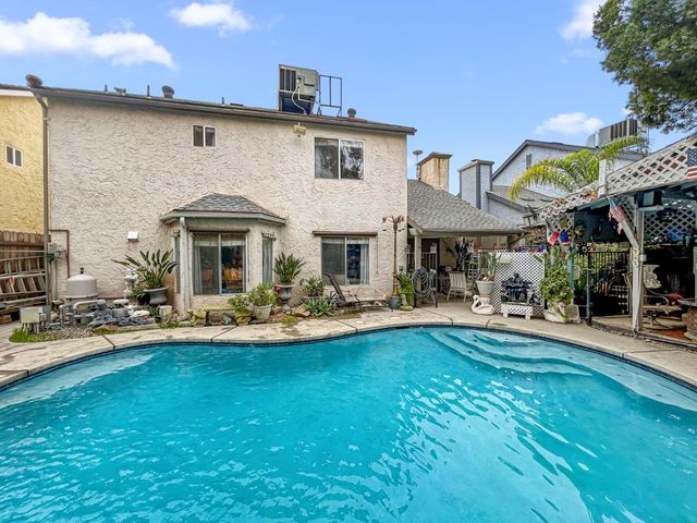 3243 N Dewey Avenue, Fresno, CA 93722