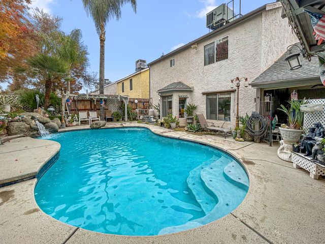 3243 N Dewey Avenue, Fresno, CA 93722