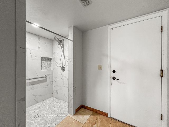 3243 N Dewey Avenue, Fresno, CA 93722