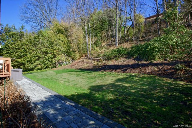 58 Roger Drive, Port Washington, NY 11050