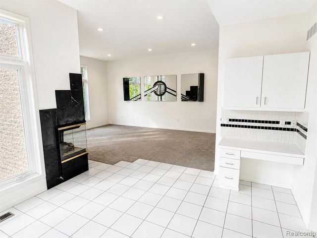 6446 Royal Pointe Drive, West Bloomfield, MI 48322