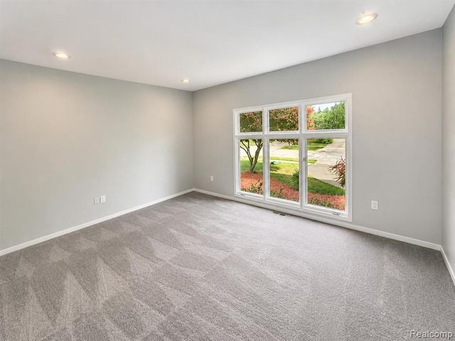 6446 Royal Pointe Drive, West Bloomfield, MI 48322