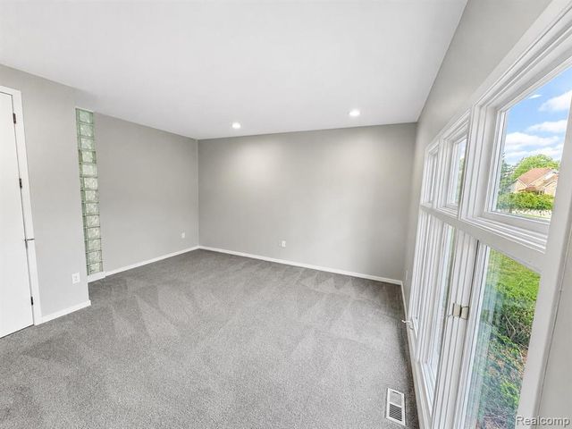 6446 Royal Pointe Drive, West Bloomfield, MI 48322