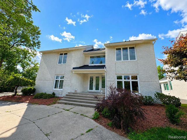 6446 Royal Pointe Drive, West Bloomfield, MI 48322