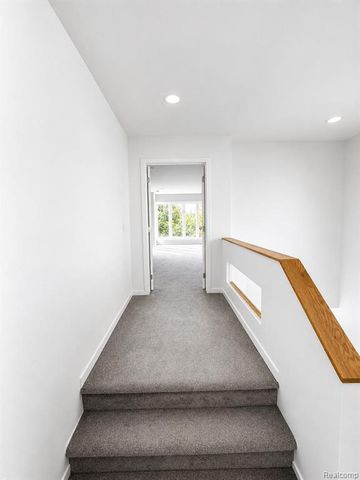 6446 Royal Pointe Drive, West Bloomfield, MI 48322