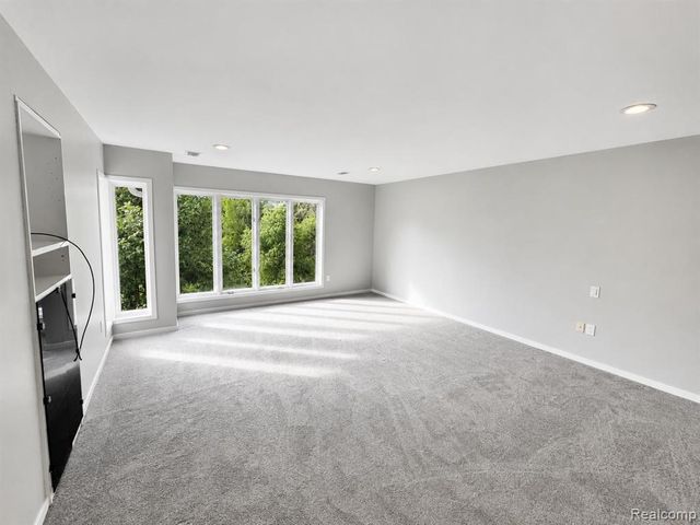 6446 Royal Pointe Drive, West Bloomfield, MI 48322