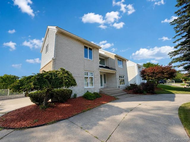 6446 Royal Pointe Drive, West Bloomfield, MI 48322