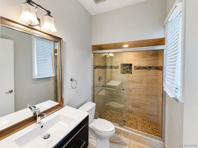6446 Royal Pointe Drive, West Bloomfield, MI 48322