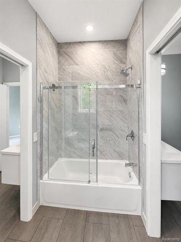 6446 Royal Pointe Drive, West Bloomfield, MI 48322
