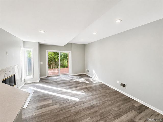 6446 Royal Pointe Drive, West Bloomfield, MI 48322