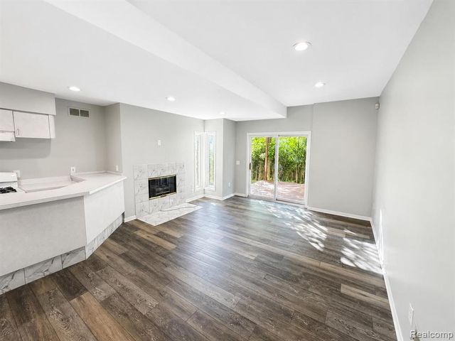 6446 Royal Pointe Drive, West Bloomfield, MI 48322