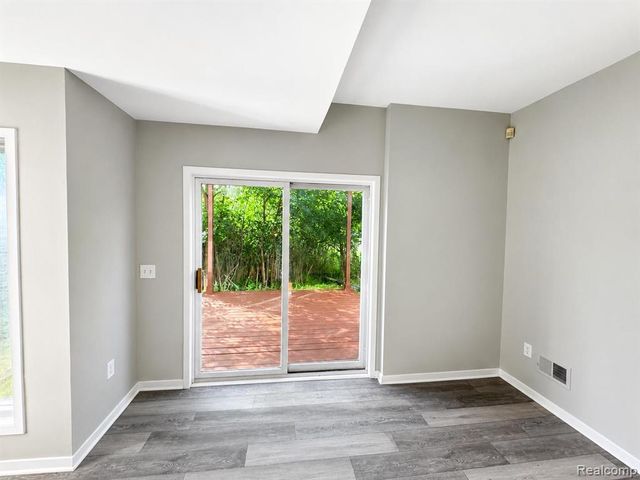 6446 Royal Pointe Drive, West Bloomfield, MI 48322