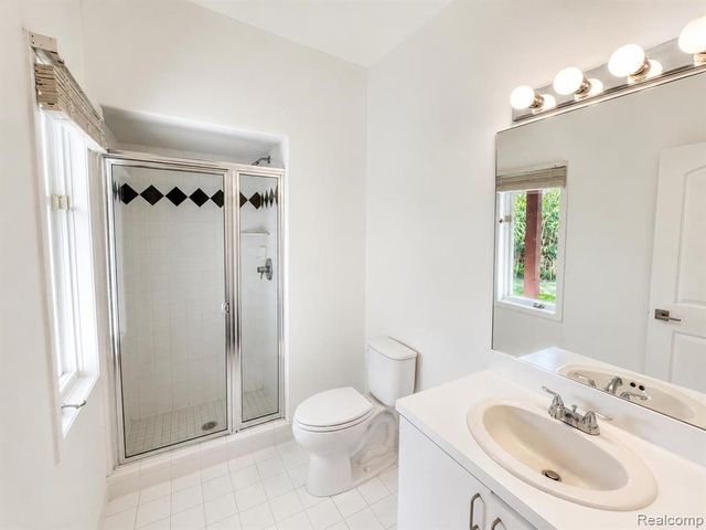 6446 Royal Pointe Drive, West Bloomfield, MI 48322