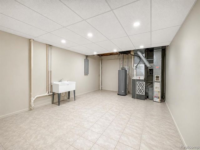6446 Royal Pointe Drive, West Bloomfield, MI 48322
