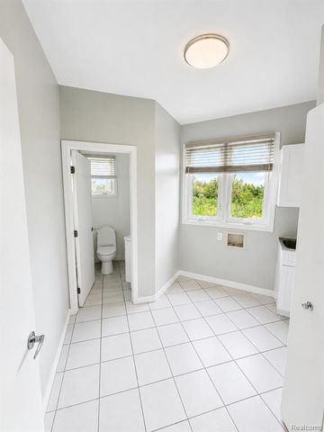 6446 Royal Pointe Drive, West Bloomfield, MI 48322