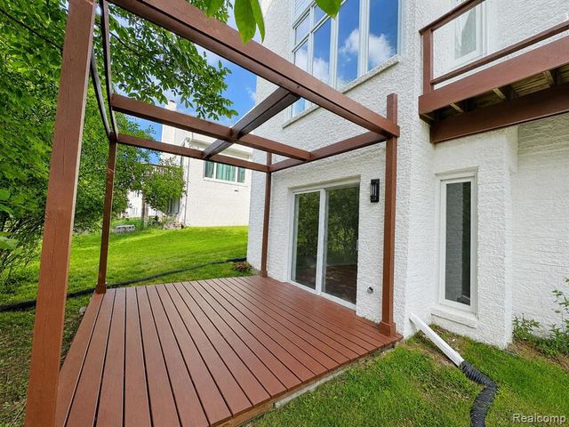 6446 Royal Pointe Drive, West Bloomfield, MI 48322