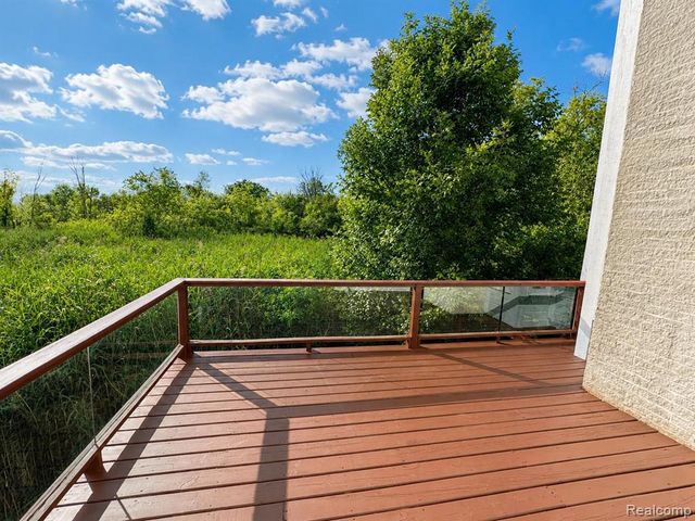 6446 Royal Pointe Drive, West Bloomfield, MI 48322