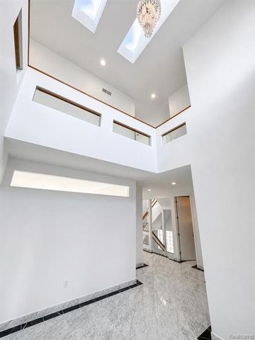 6446 Royal Pointe Drive, West Bloomfield, MI 48322